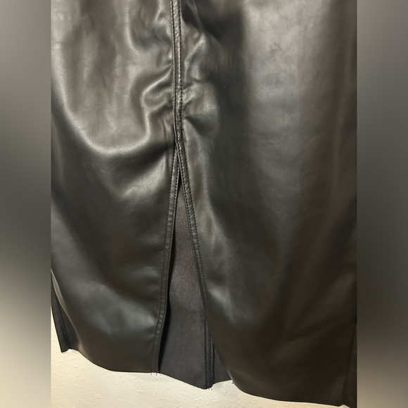 Torrid Black Faux Leather Skirt Size 16 - Picture 3 of 9